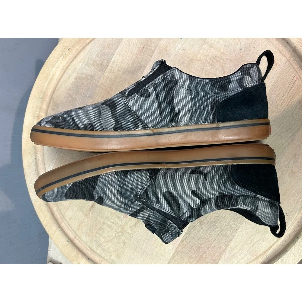 Xtratuf Deck Shoes Men 11 Gray Camo Sharkbyte Slip On 110020 HDZ Boating Fishing